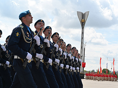 Изображение новости В Ростове-на-Дону состоялся военный парад, посвященный 80-летию Победы в Великой Отечественной войне №36