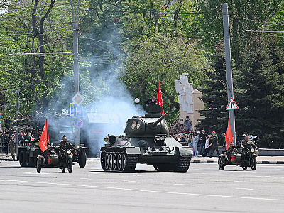 Изображение новости В Ростове-на-Дону состоялся военный парад, посвященный 80-летию Победы в Великой Отечественной войне №48