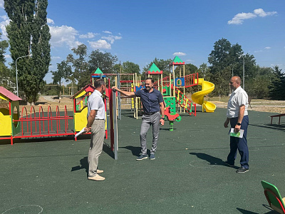 Александр Ремета ознакомился с реализацией проекта по благоустройству в хуторе Новоселовка