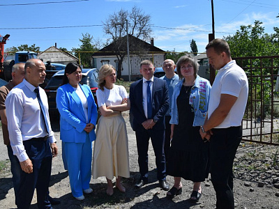 Ирина Жукова проверила ход капремонта школы № 12 в городе Шахты