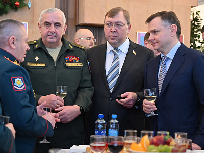 Изображение новости Поздравление военнослужащих и членов их семей с новогодними праздниками №12