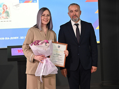 Изображение новости Светлана Мананкина поздравила коллектив «Комсомольской правды» со 100-летием издания №10