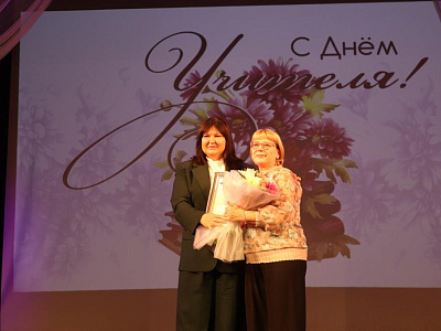 В Шахтах Ирина Жукова поздравила воспитателей и учителей с профессиональным праздником