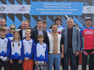 Сергей Заревский поддержал донских велоспортсменов