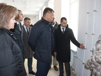 Евгений Понамаренко оценил ход проведения капитального ремонта в гимназии им. Пушкина в Шахтах 