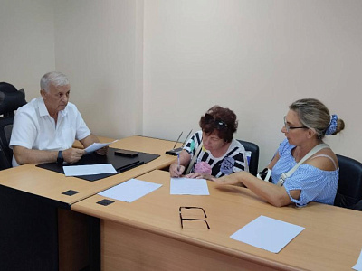 Адам Батажев провел личный прием граждан