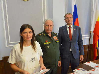 Изображение новости Волонтерскую деятельность по помощи участникам СВО обсудили в донском парламенте №13