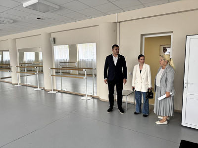 Раджив Мирзалиев осмотрел отремонтированное общежитие колледжа культуры в Пролетарском районе Ростова 