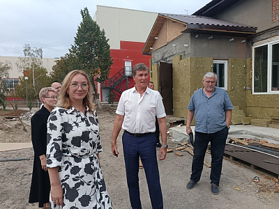Сергей Суховенко осмотрел ход капитального ремонта художественного отделения Багаевской детской школы искусств