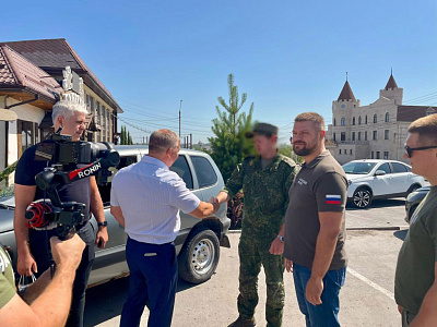 Борис Гуркин передал автомобиль бойцам специальной военной операции 