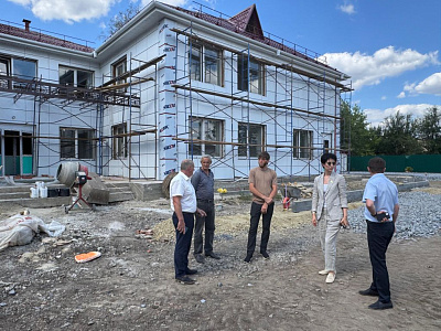 Анна Касьяненко проверила ход капремонта детсада в станице Егорлыкской 