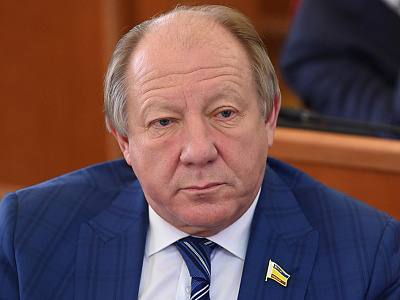 Андрей Курносов помог закупить оборудование и спортивный инвентарь для школ в Каменском районе