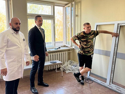 Александр Ремета ознакомился с ходом капитального ремонта Семикаракорской центральной больницы
