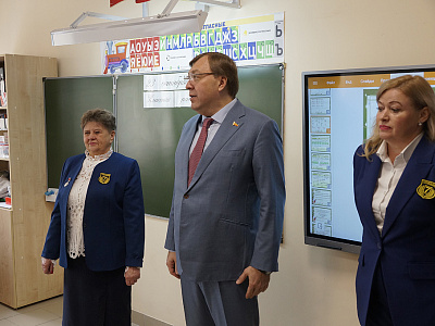 Изображение новости Выездное заседание фракции «Единая Россия» в Законодательном Собрании Ростовской области №13