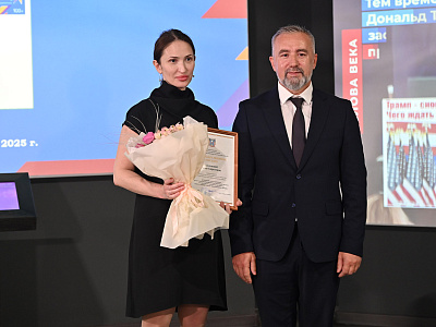 Изображение новости Светлана Мананкина поздравила коллектив «Комсомольской правды» со 100-летием издания №12