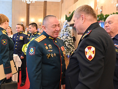 Изображение новости Поздравление военнослужащих и членов их семей с новогодними праздниками №13
