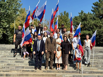 В Пролетарском районе Ростова День Государственного флага отметили автопробегом 