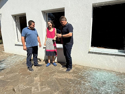 Владимир Влазнев посетил пострадавших от атаки БПЛА в Азовском районе