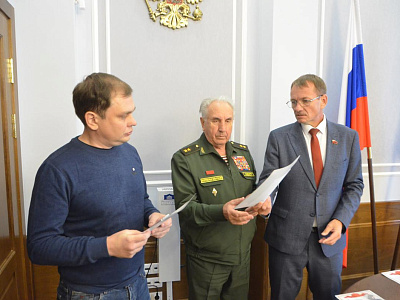 Изображение новости Волонтерскую деятельность по помощи участникам СВО обсудили в донском парламенте №12