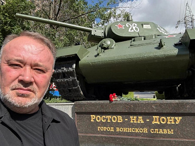 Магомед Дарсигов в День памяти и скорби возложил цветы к танку-памятнику Т-34 в Ростове-на-Дону