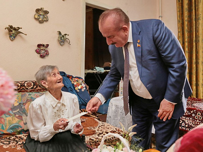 Бесарион Месхи поздравил ветерана Великой Отечественной войны Надежду Михайловну Костеневич с Днем рождения 